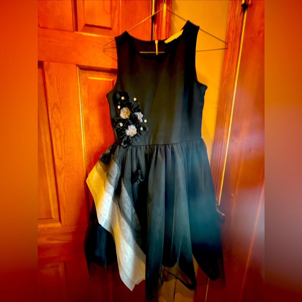 Smukke Black Sleeveless Size 16 Girls